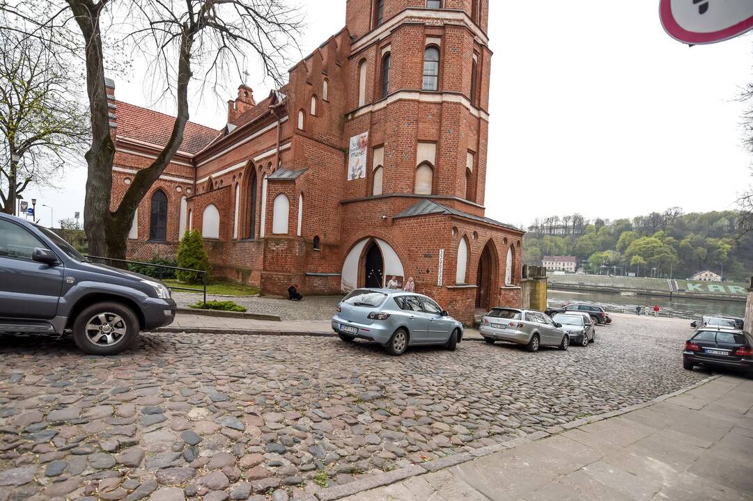 Parkavimas prie Vytauto Didžiojo bažnyčios