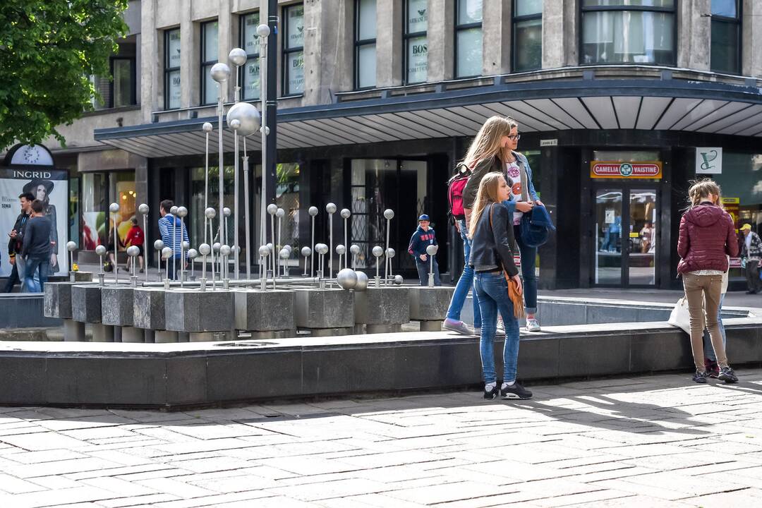 Vėl taisomas Laisvės alėjos fontanas