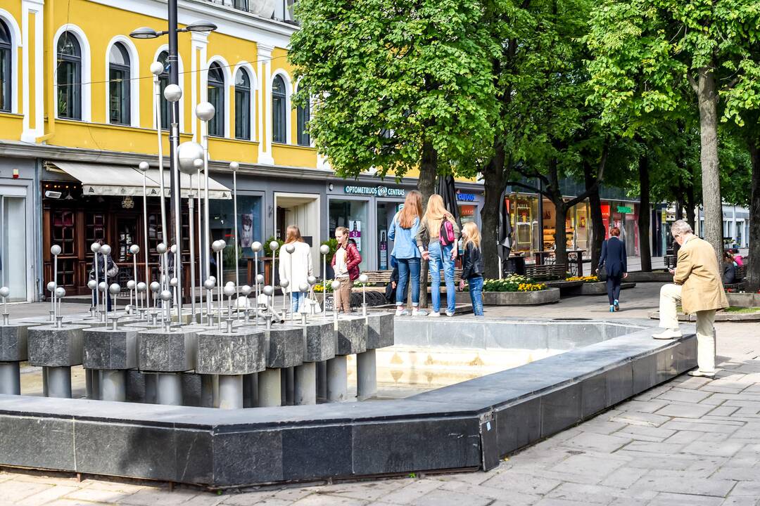 Vėl taisomas Laisvės alėjos fontanas