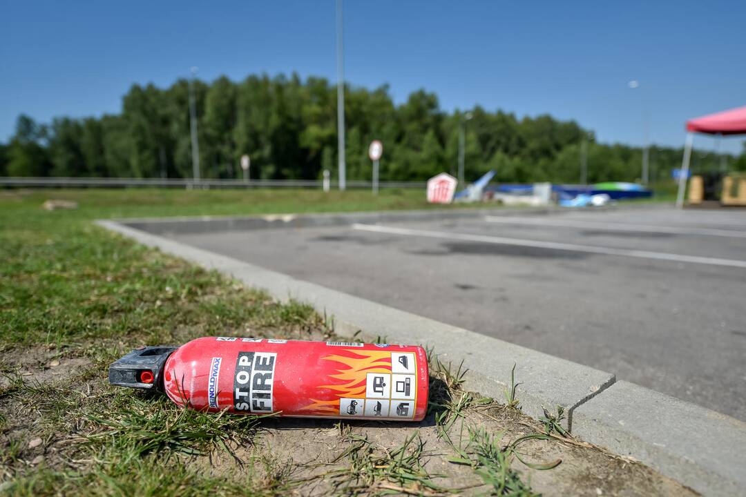 Prie Ramučių automobilis rėžėsi į degalinės švieslentę
