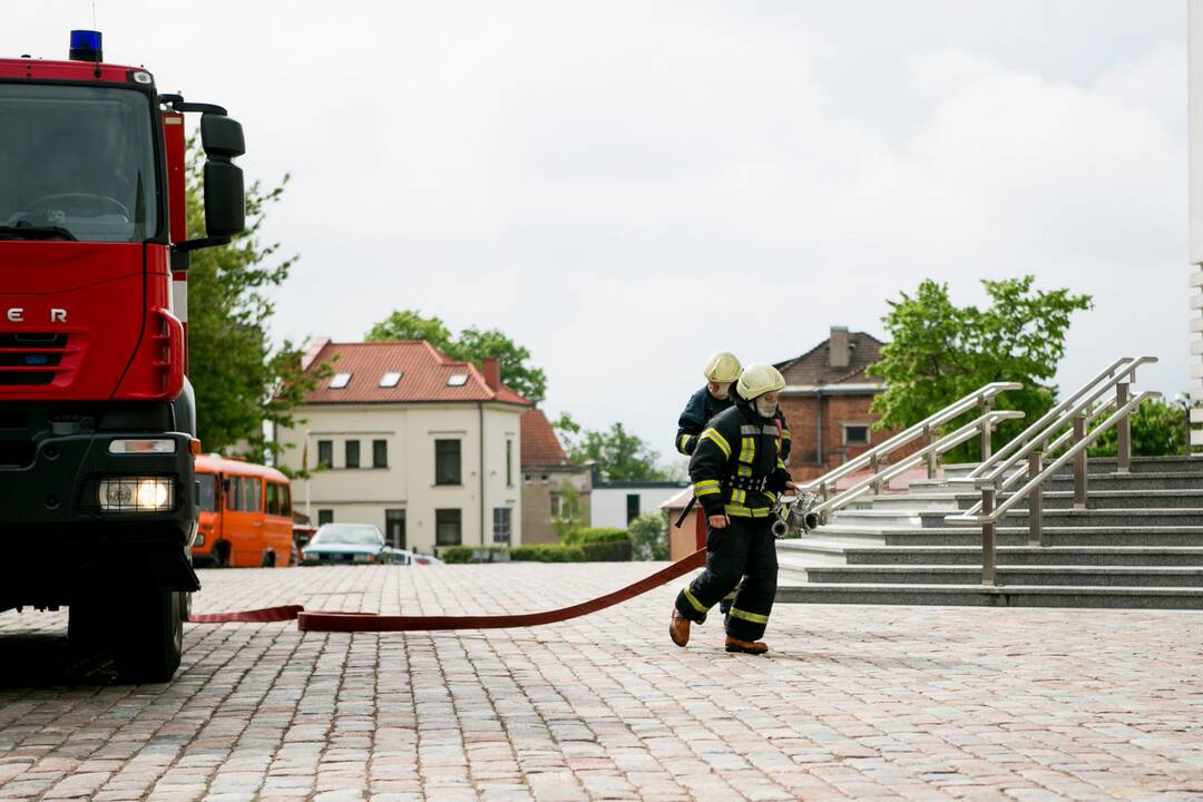 Kauno ugniagesių pratybos Prisikėlimo bažnyčioje