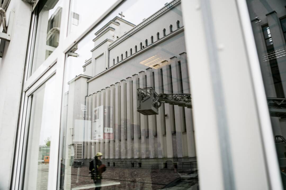 Kauno ugniagesių pratybos Prisikėlimo bažnyčioje