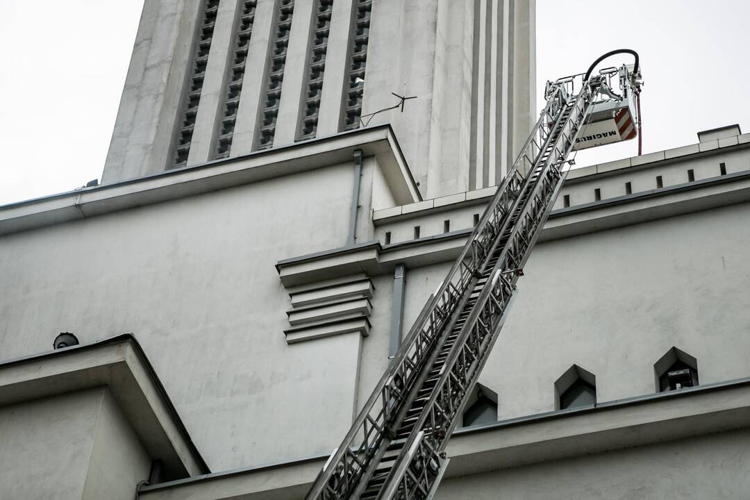 Kauno ugniagesių pratybos Prisikėlimo bažnyčioje