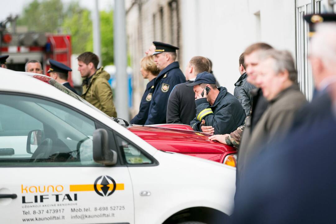 Kauno ugniagesių pratybos Prisikėlimo bažnyčioje