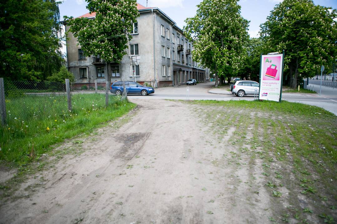 Juozapavičiaus pr. atsiranda nelegalių kelių