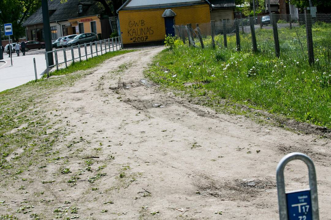 Juozapavičiaus pr. atsiranda nelegalių kelių