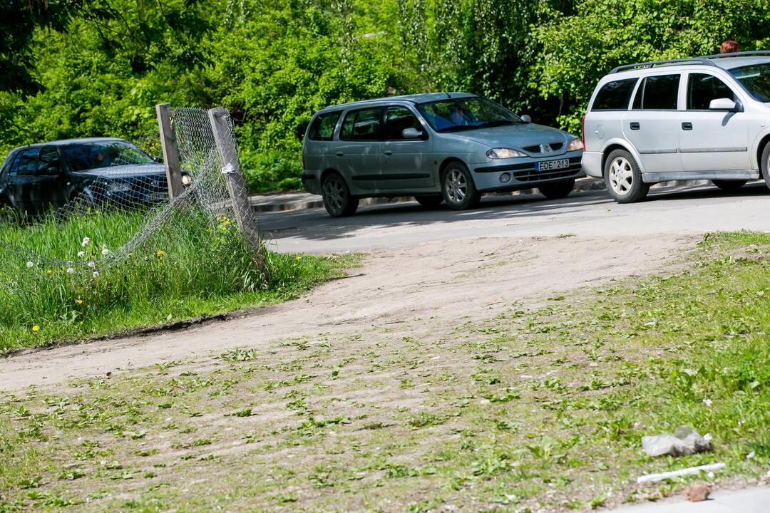 Juozapavičiaus pr. atsiranda nelegalių kelių