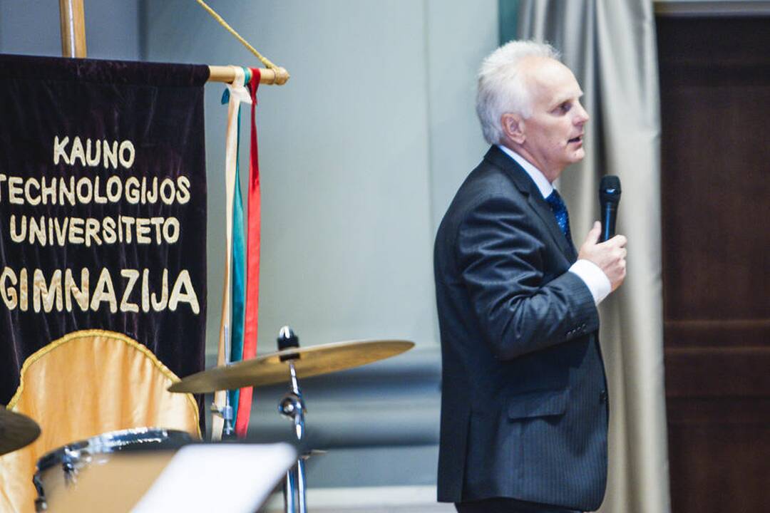 KTU gimnazijos brandos atestatų įteikimas