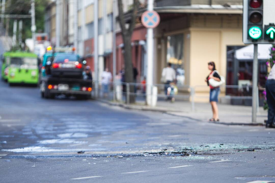 Avarija Savanorių prospekto kalno papėdėje