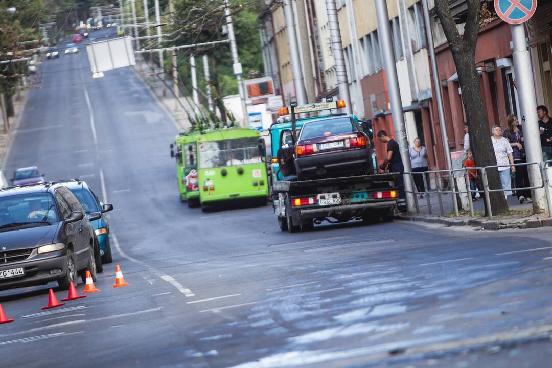 Avarija Savanorių prospekto kalno papėdėje