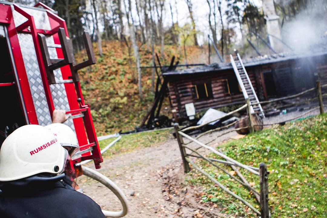 Rumšiškių liaudies buities muziejuje liepsnojo pirtis