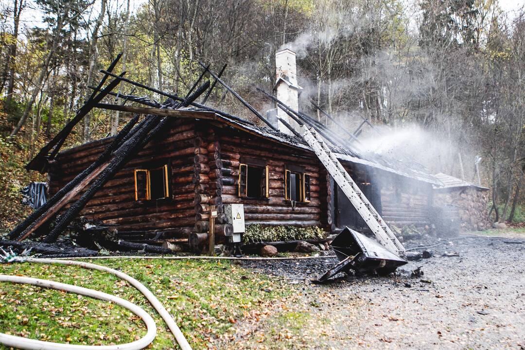 Rumšiškių liaudies buities muziejuje liepsnojo pirtis