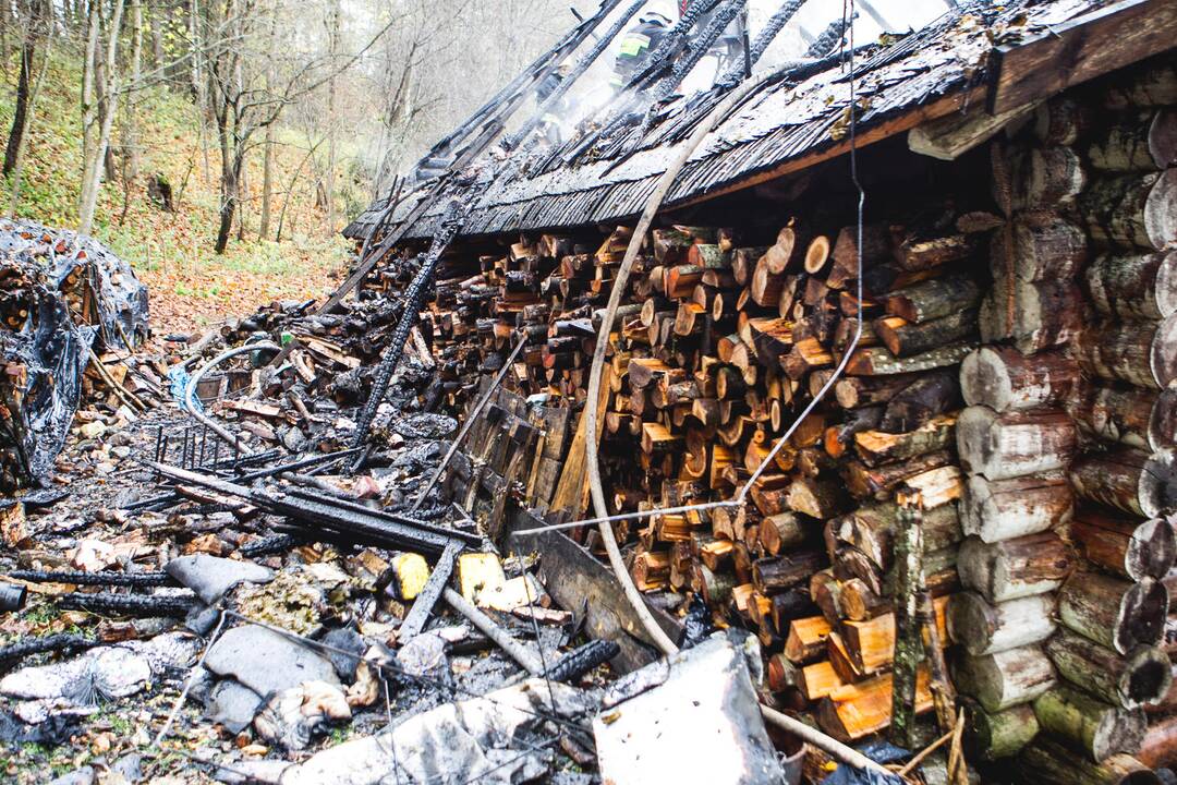 Rumšiškių liaudies buities muziejuje liepsnojo pirtis