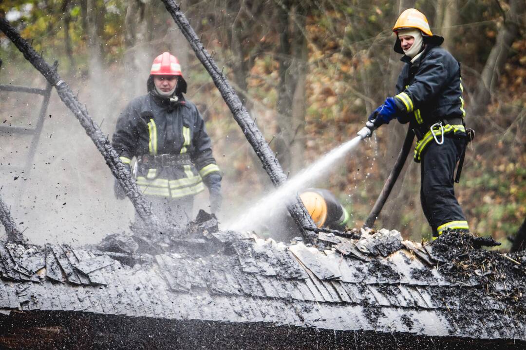 Rumšiškių liaudies buities muziejuje liepsnojo pirtis