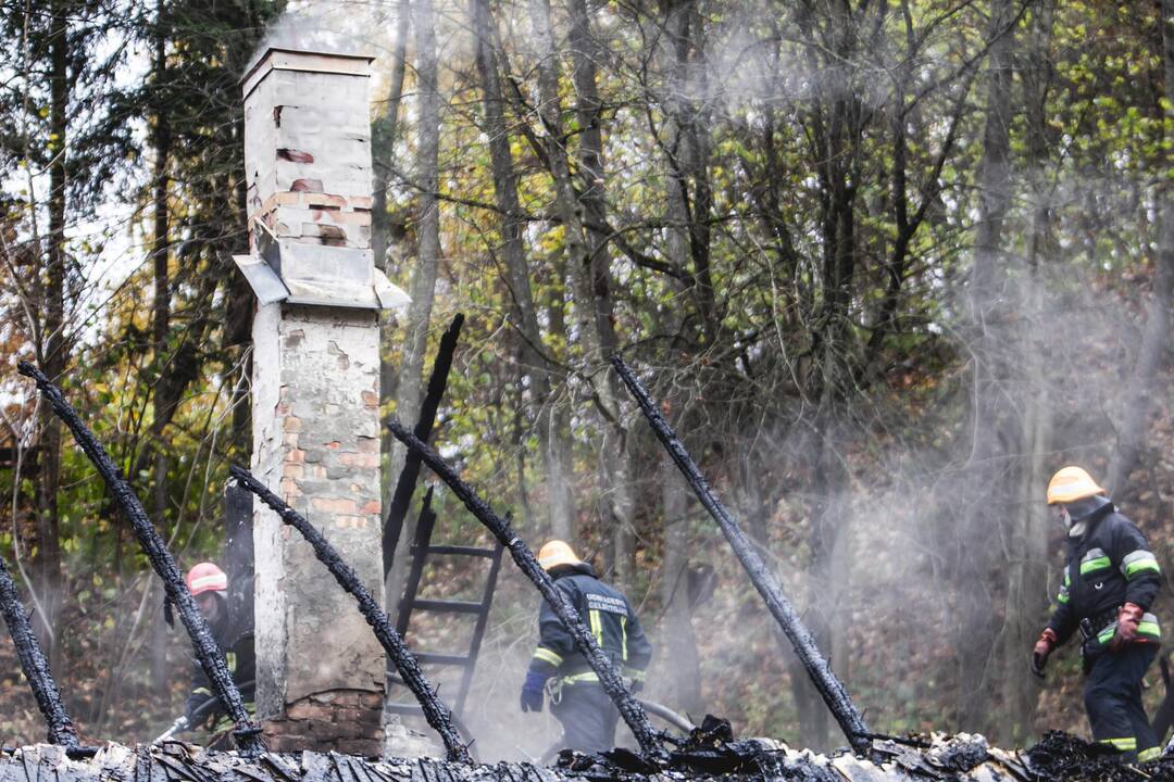 Rumšiškių liaudies buities muziejuje liepsnojo pirtis