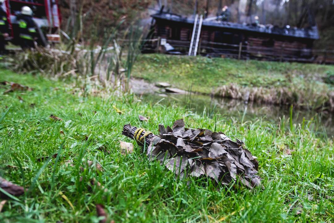 Rumšiškių liaudies buities muziejuje liepsnojo pirtis