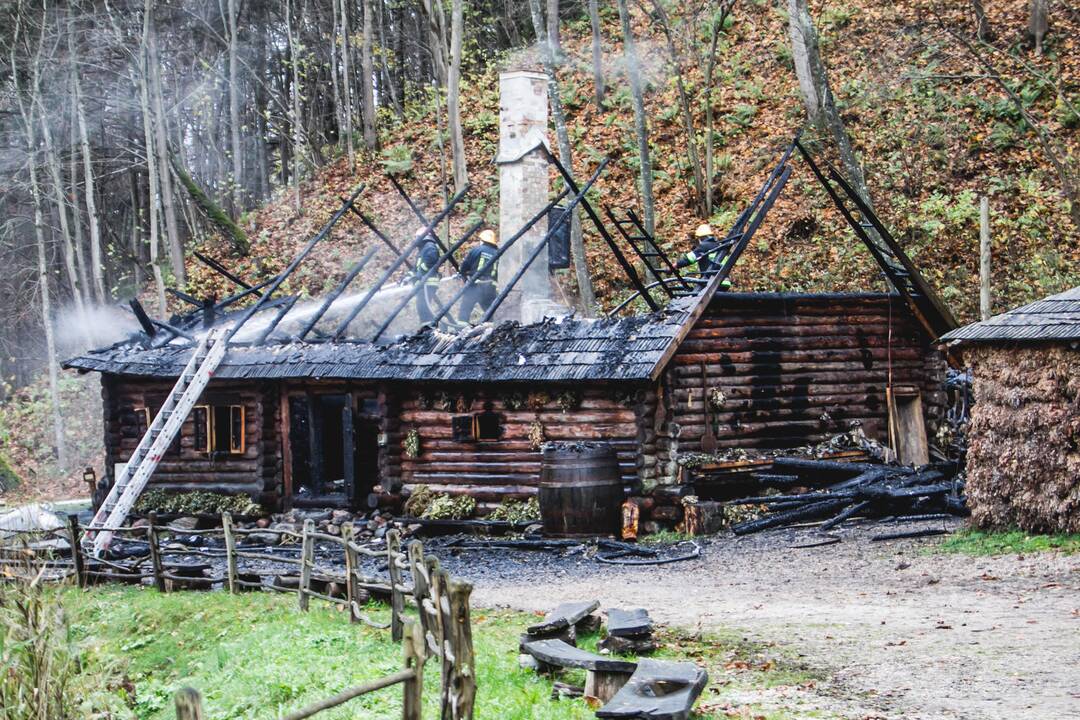 Rumšiškių liaudies buities muziejuje liepsnojo pirtis