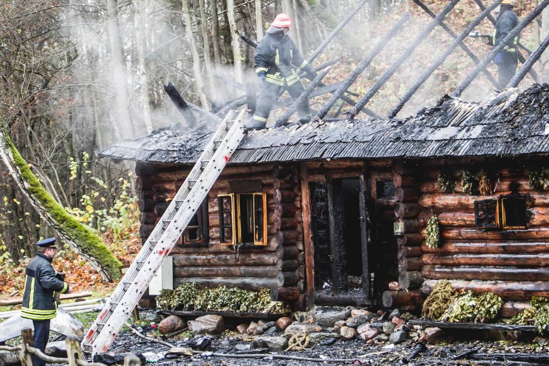 Rumšiškių liaudies buities muziejuje liepsnojo pirtis