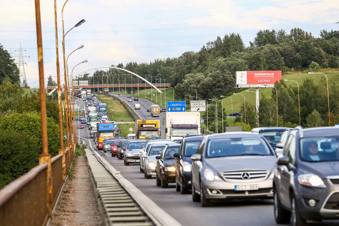 Avarija autostradoje sutrikdė eismą