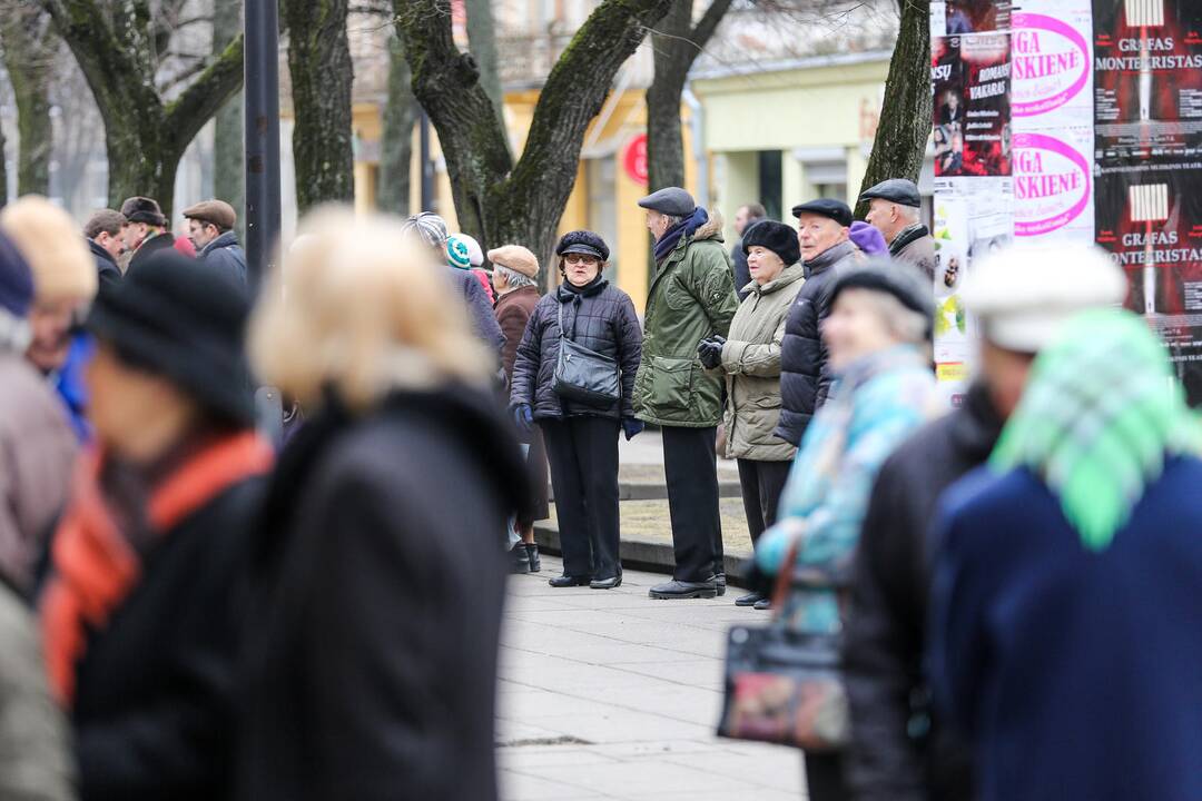 Senjorai skuba įsigyti pigesnius bilietus