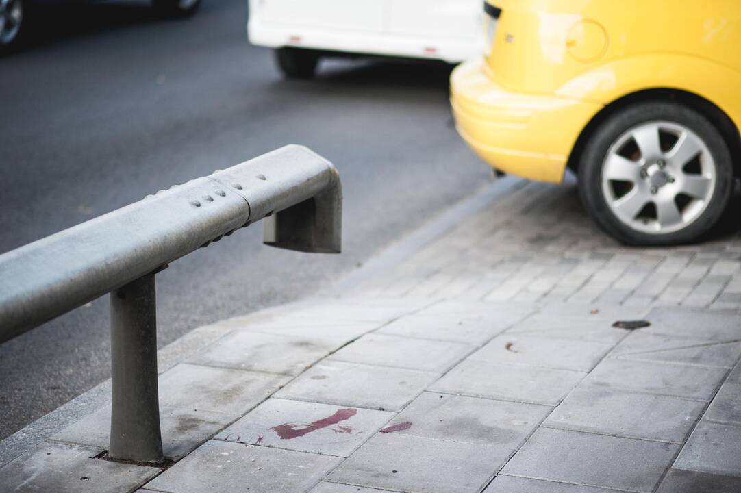 Avarija Parodos gatvėje: automobilis kliudė dviratininką