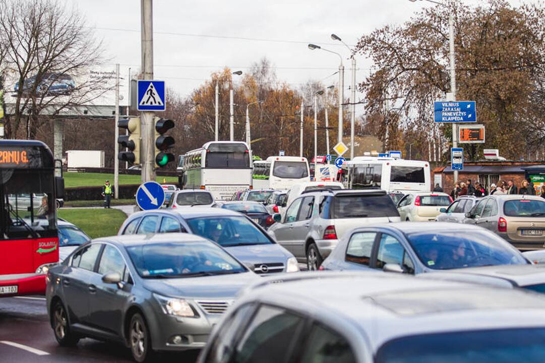 Avarija pilies žiede sutrikdė eismą miesto centre