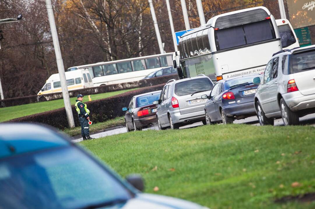 Avarija pilies žiede sutrikdė eismą miesto centre