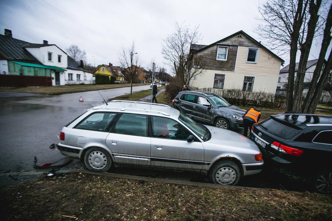 M. Jankaus gatvėje susidūrė penki automobiliai