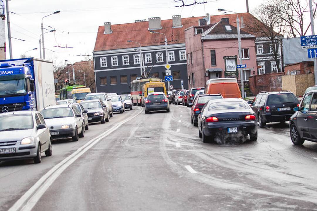 Avarija pilies žiede sutrikdė eismą miesto centre