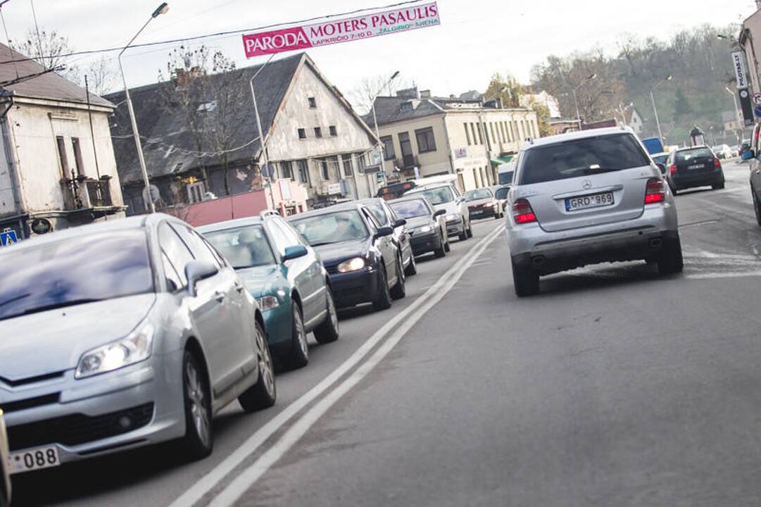 Avarija pilies žiede sutrikdė eismą miesto centre
