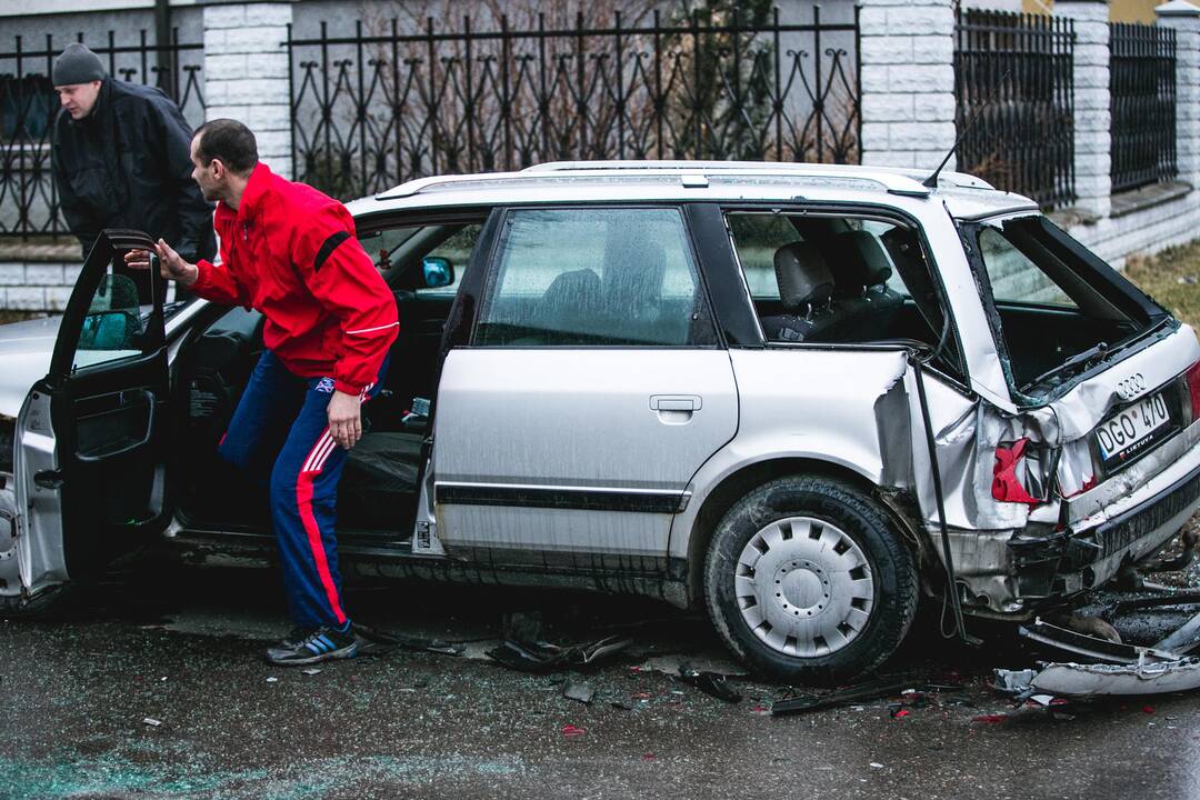 M. Jankaus gatvėje susidūrė penki automobiliai