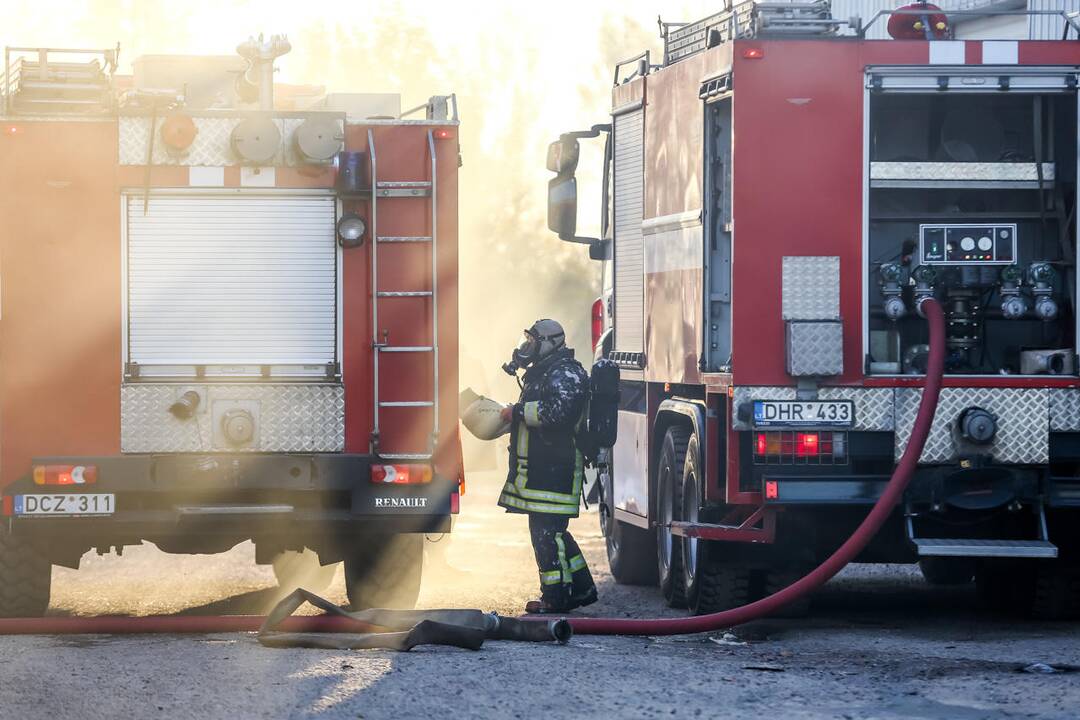 Aleksote sudegė sunkvežimis