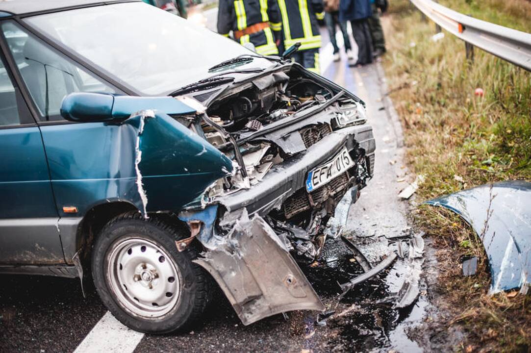 Antradienio rytą Kauno rajone per avariją sužeisti du žmonės