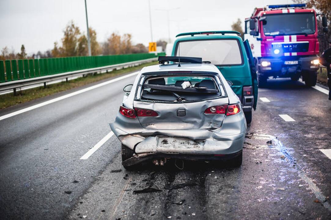 Antradienio rytą Kauno rajone per avariją sužeisti du žmonės