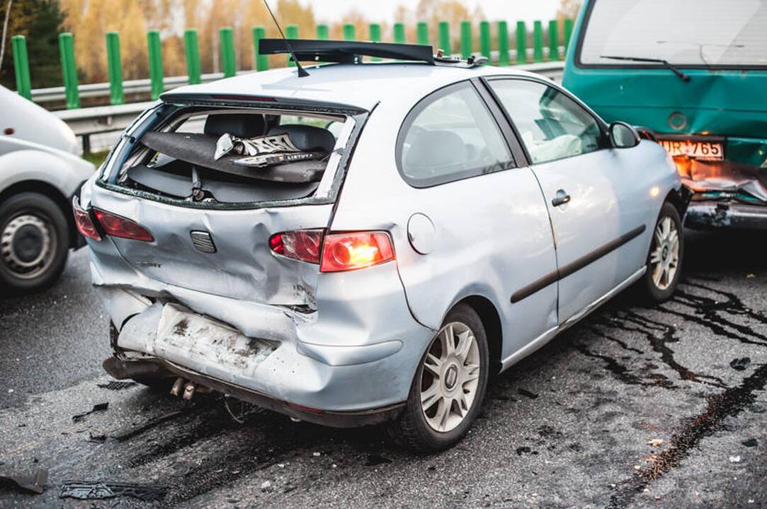 Antradienio rytą Kauno rajone per avariją sužeisti du žmonės