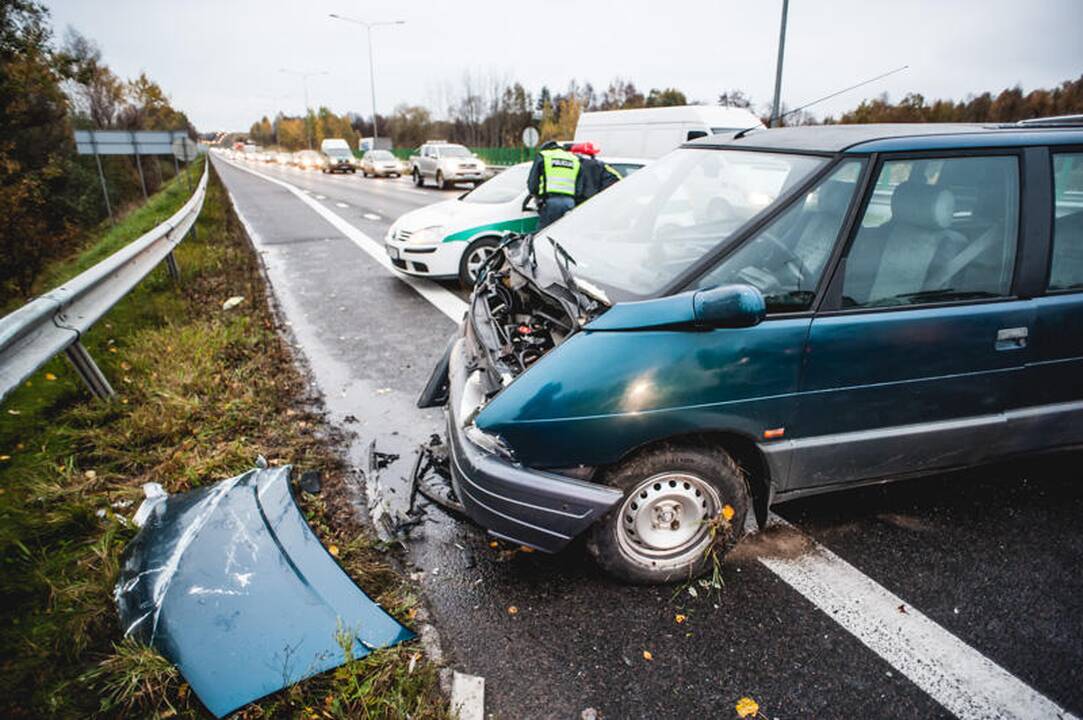 Antradienio rytą Kauno rajone per avariją sužeisti du žmonės
