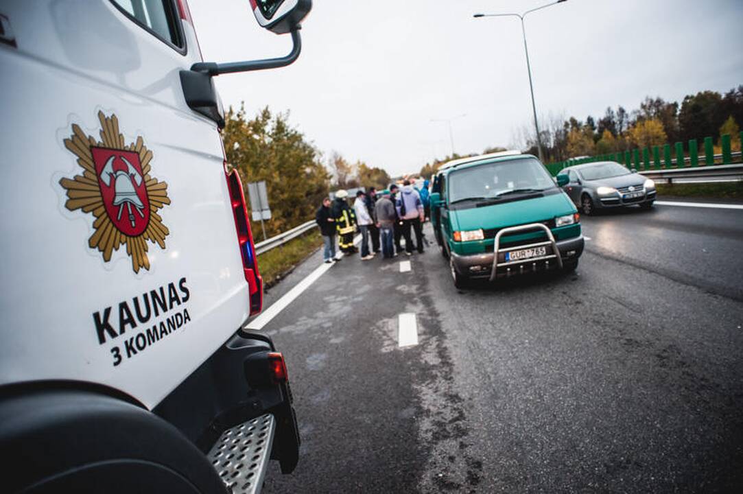 Antradienio rytą Kauno rajone per avariją sužeisti du žmonės