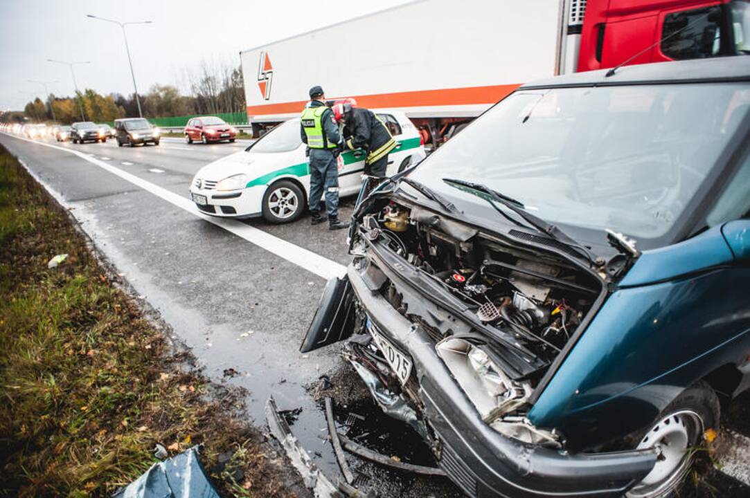 Antradienio rytą Kauno rajone per avariją sužeisti du žmonės