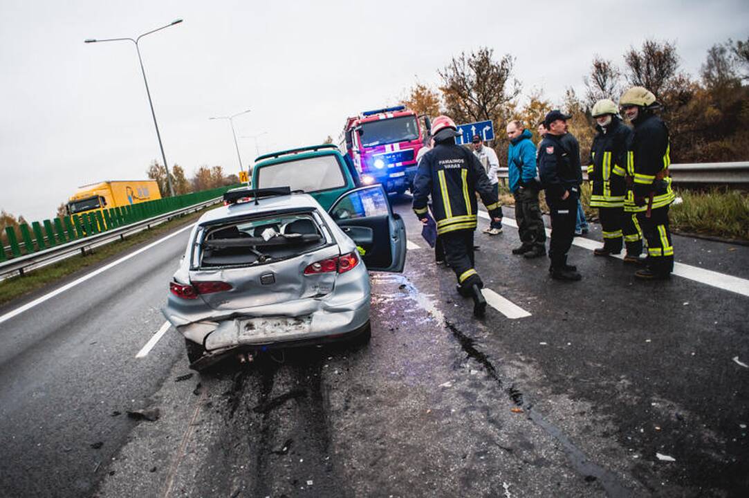 Antradienio rytą Kauno rajone per avariją sužeisti du žmonės