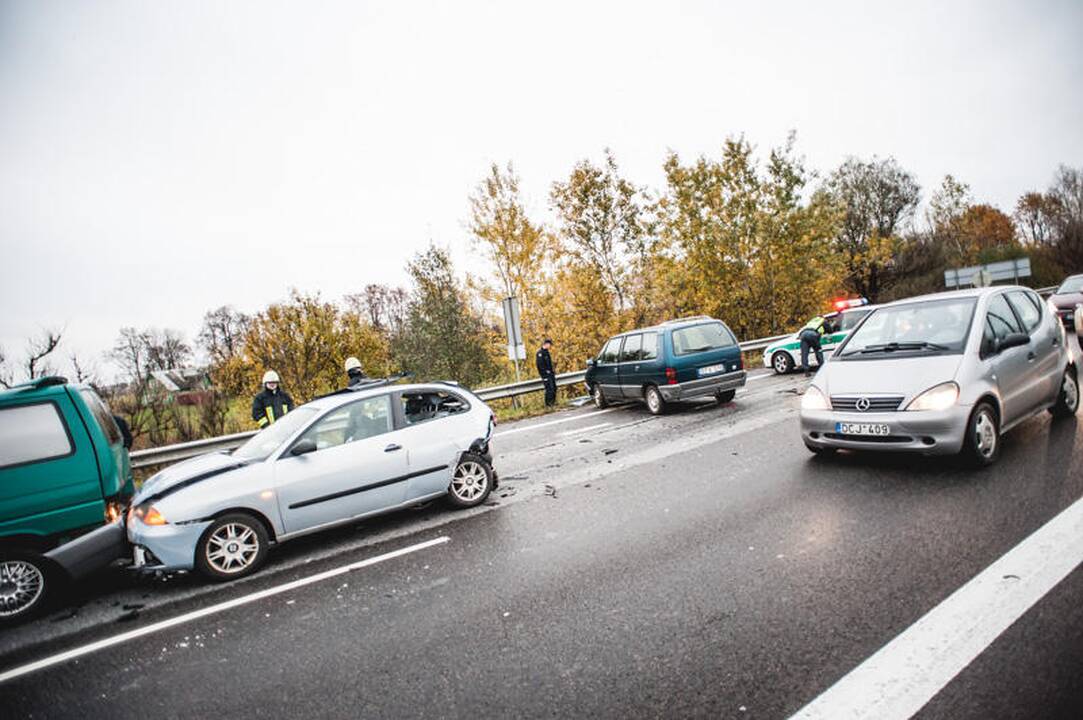 Antradienio rytą Kauno rajone per avariją sužeisti du žmonės