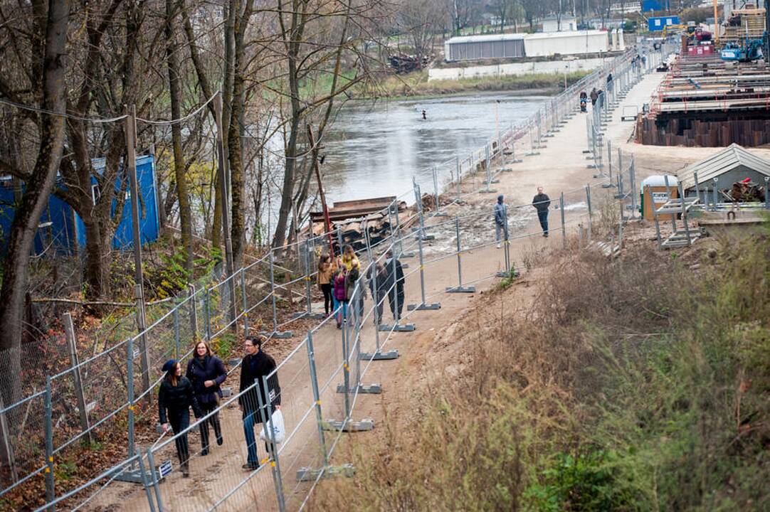 Savaitgaliui atidarytas laikinasis tiltas per Nemuną