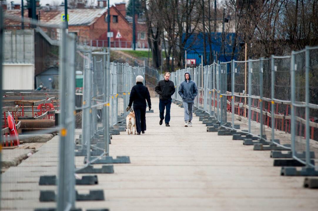 Savaitgaliui atidarytas laikinasis tiltas per Nemuną