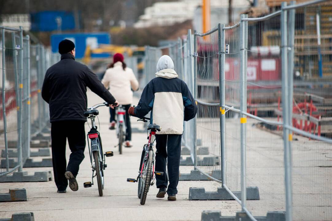 Savaitgaliui atidarytas laikinasis tiltas per Nemuną
