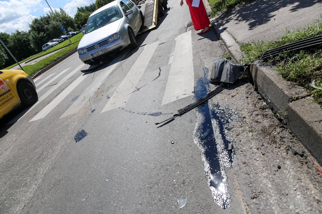 Automobilio ir vilkiko avarija
