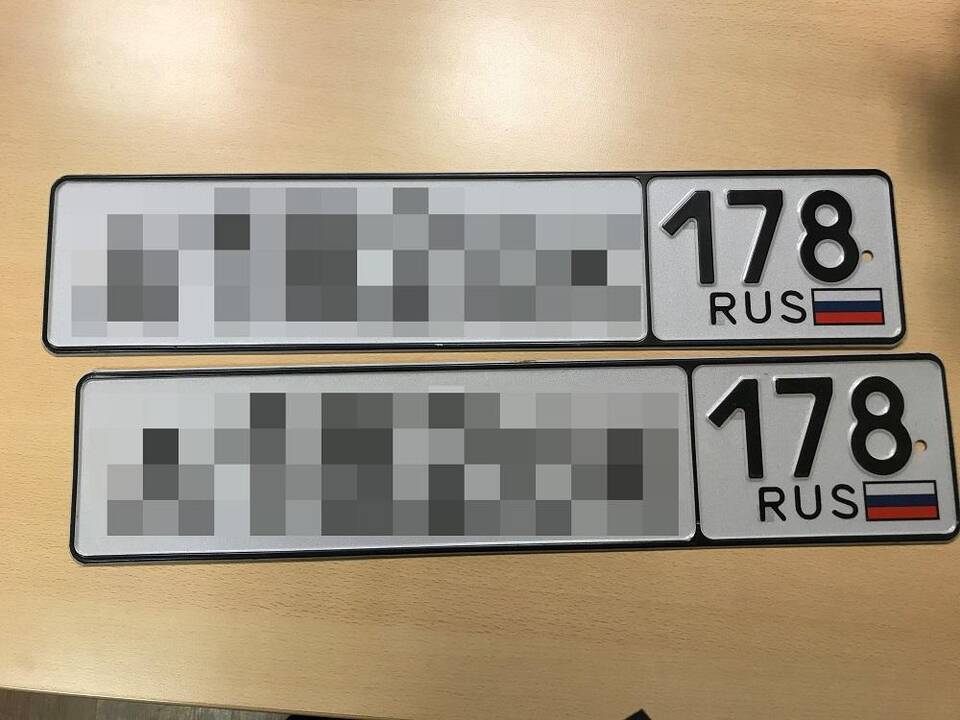 Pasieniečiams įkliuvo automobilio numerius ir dokumentus po rūbais slėpęs jaunuolis