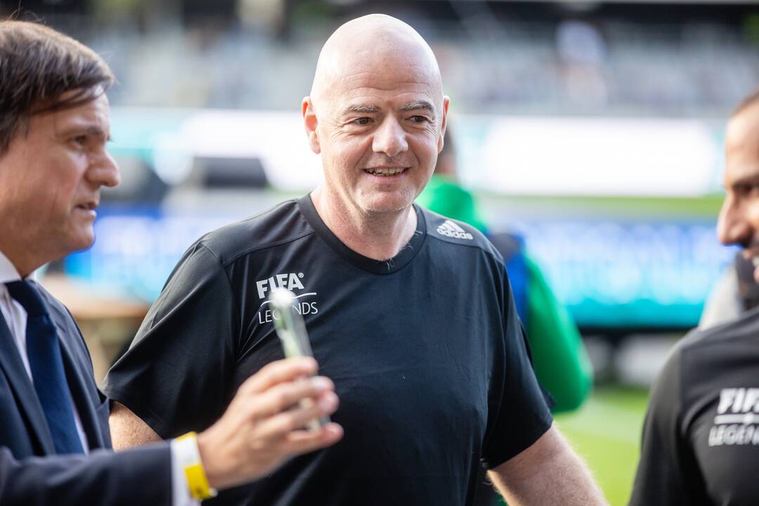  Pasaulio futbolo legendų rungtynės su legendiniais Lietuvos futbolininkais