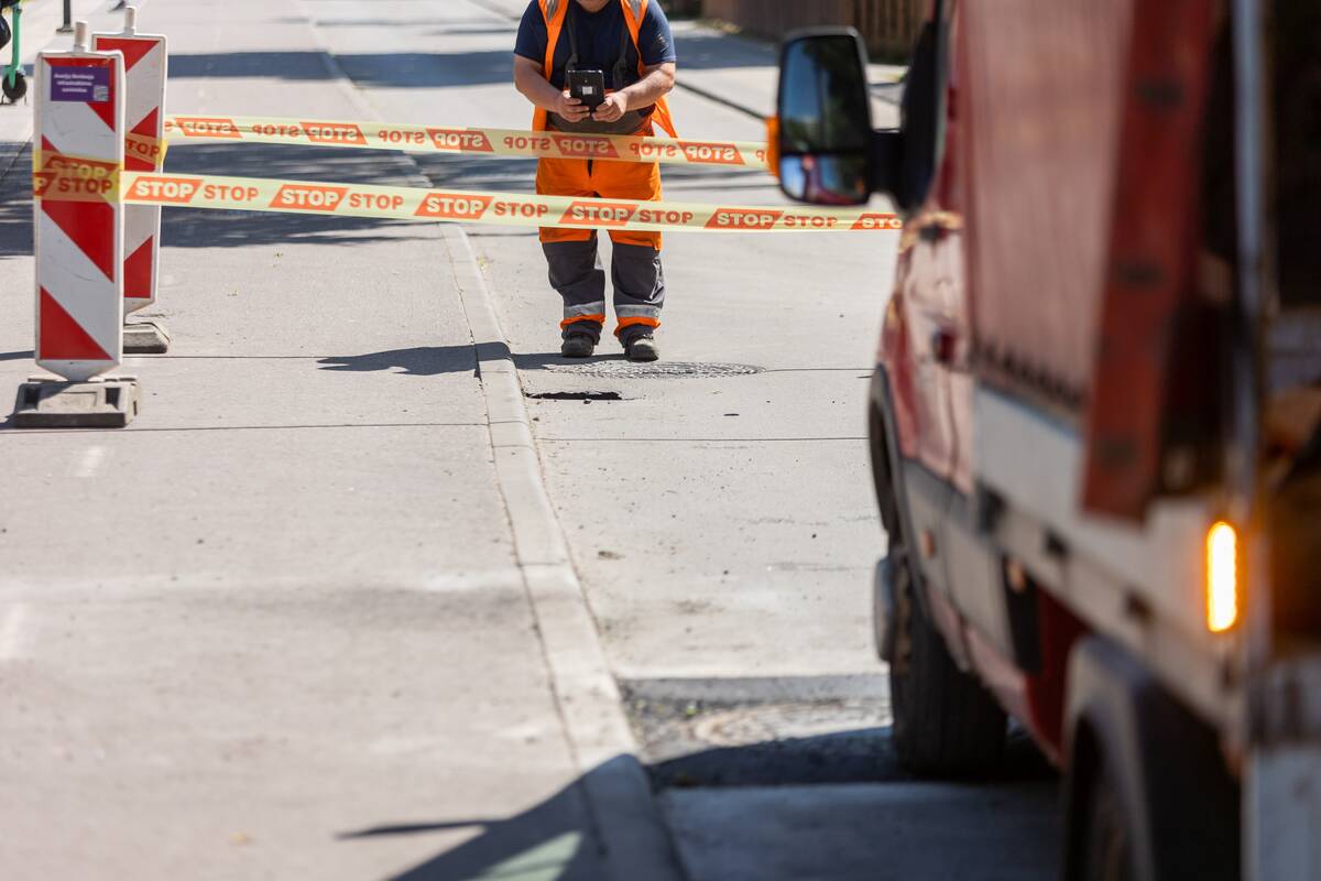 Giedraičių gatvėje Vilniuje atsivėrusi smegduobė