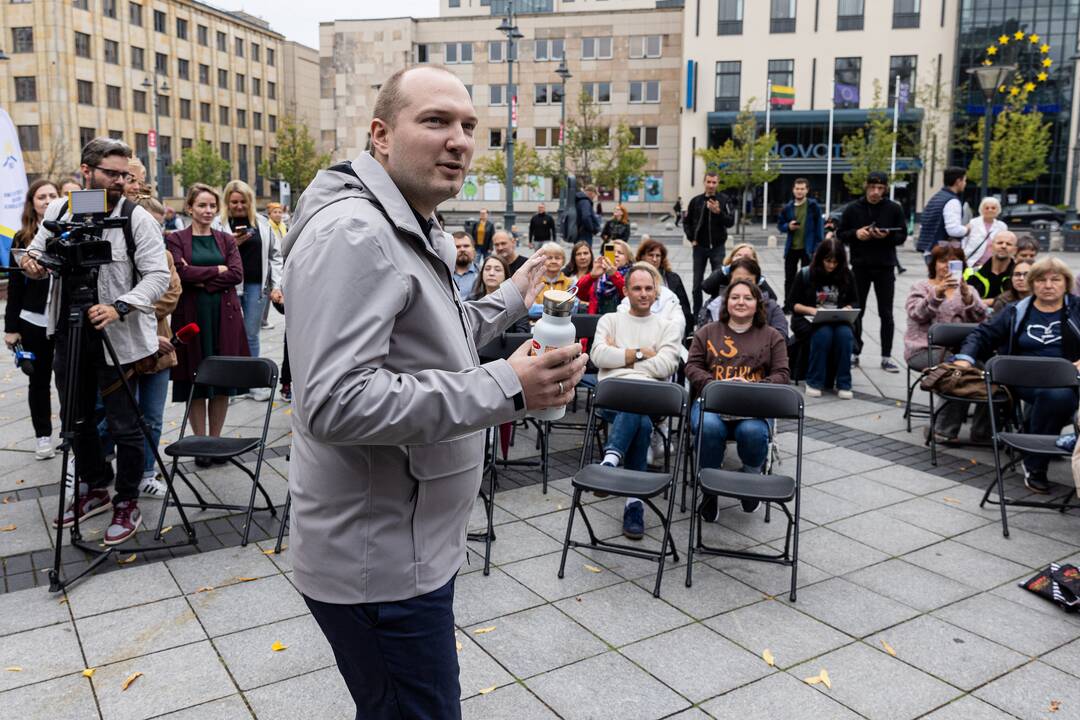 G. Jakštas susitiko su protestuojančiais mokytojais