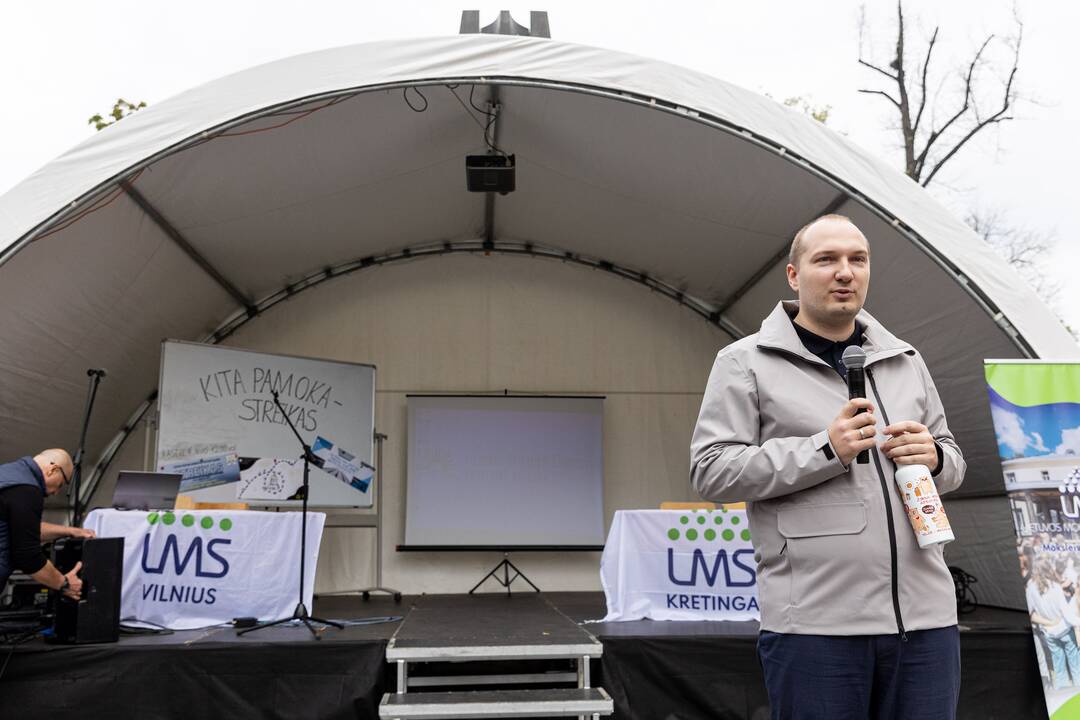 G. Jakštas susitiko su protestuojančiais mokytojais