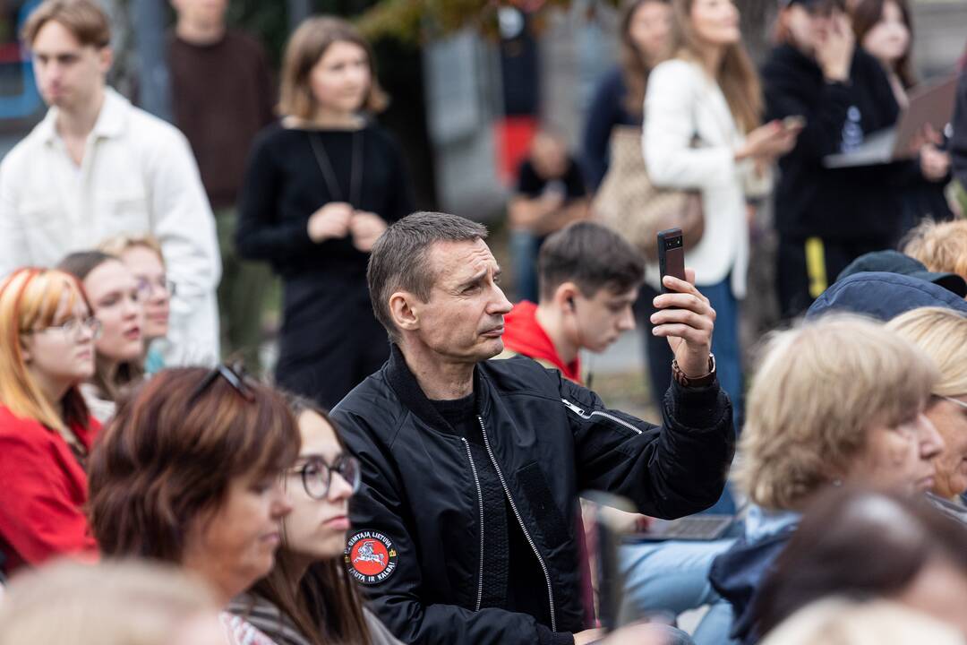 G. Jakštas susitiko su protestuojančiais mokytojais
